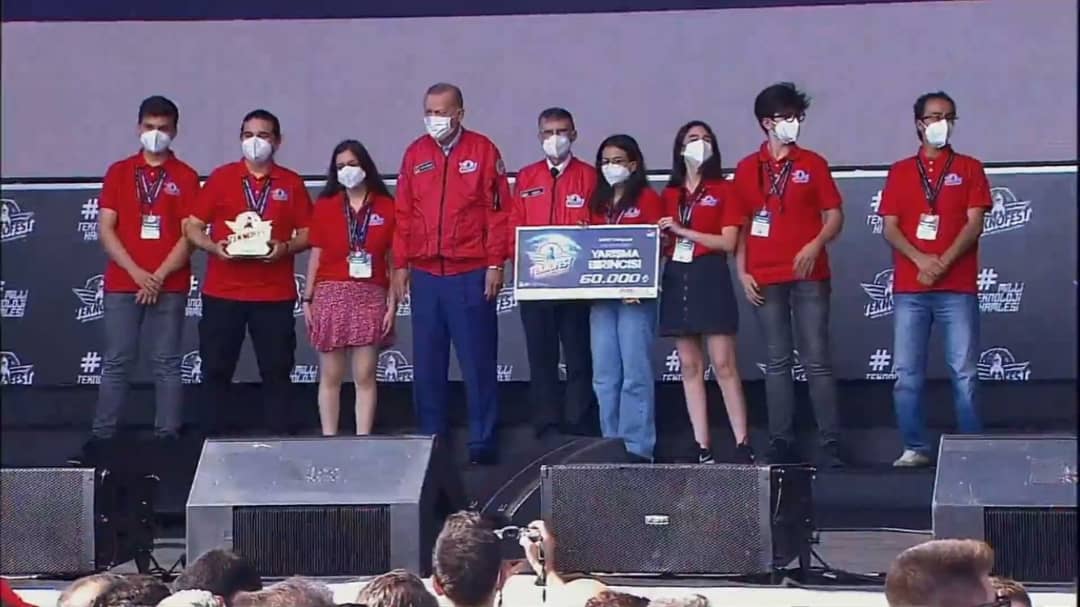 🚀 #Teknofest2021 Roket Yarışmasında, Alçak İrtifa kategorisinde Türkiye 1.si olarak hepimizi gururlandıran
@BilsemAdana “Eryurt Takımı"mızı tebrik ediyorum. @suleyman_elban <a href="/jsarieroglu/">Jülide Sarıeroğlu 🇹🇷</a> <a href="/omerrcelik/">Ömer Çelik</a>  <a href="/mehmetay01/">Mehmet Ay</a>