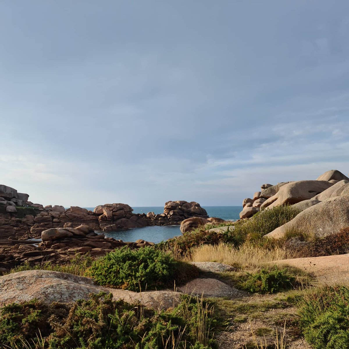 Pierre_Auberger's tweet photo. Fin d'après-midi d'automne sur la côte de granit rose #Ploumanach @PerrosGuirec22 @cotegranitrose @#MagnifiqueBretagne #MagnifiqueFrance @arielSTRABONI @BreizhWeCan https://t.co/VDzpawfRUz