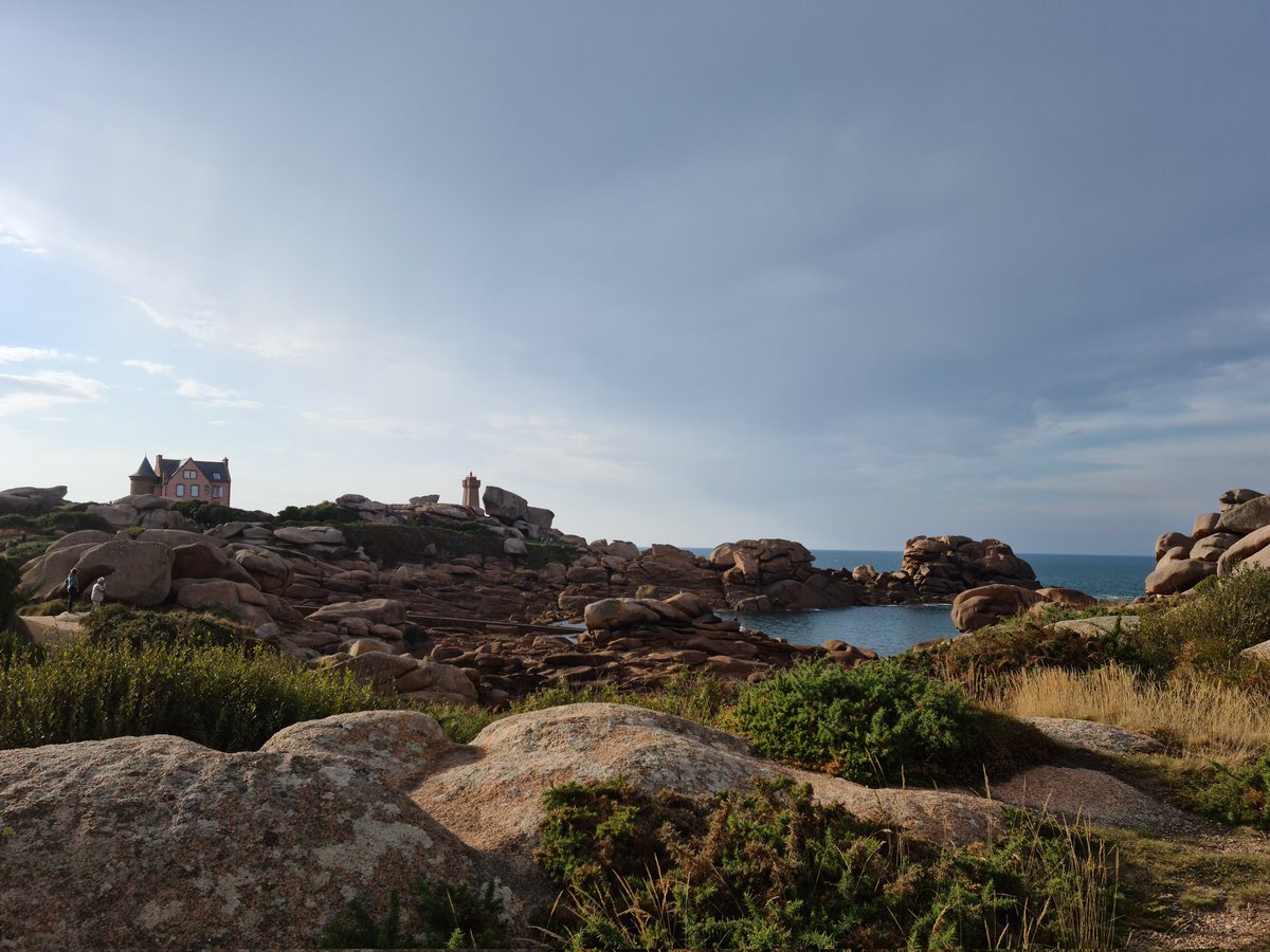 Pierre_Auberger's tweet photo. Fin d'après-midi d'automne sur la côte de granit rose #Ploumanach @PerrosGuirec22 @cotegranitrose @#MagnifiqueBretagne #MagnifiqueFrance @arielSTRABONI @BreizhWeCan https://t.co/VDzpawfRUz