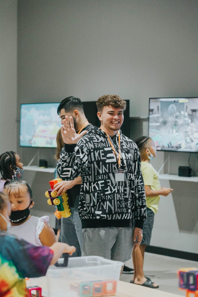 SethTrece's tweet photo. Life Update:
Wanted to let y'all know that I'm doing absolutely amazing. God has changed my life so much the past couple months and it's only getting better. Praying for you! If you have questions about faith I'd be more than happy to try and help. Love y'all and Jesus does too! https://t.co/W0tPDMHl55