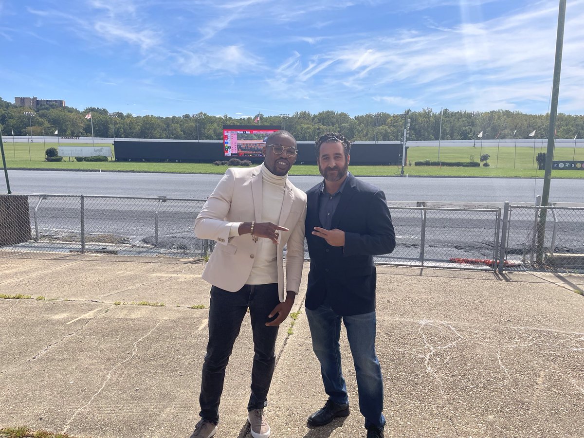 RichQonQ's tweet photo. Almost time to go live at ⁦@Rosecroft⁩ for afternoon of fights! Tune in live at 3pm #bxngtv #dmv ⁦@CynationSports⁩ 🥊🥊🔥🔥🔥 ⁦@WILLIEMONROEJR⁩ https://t.co/FYzRVguwdV