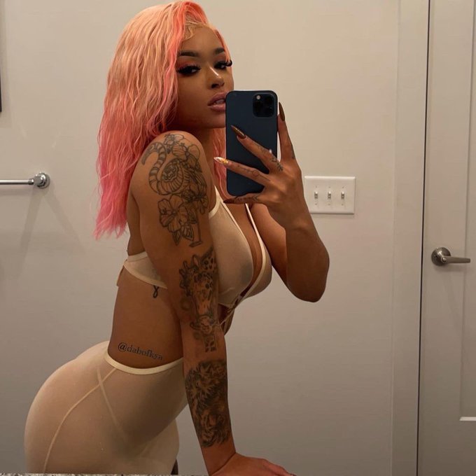 Send him nudes 💕 https://t.co/Zg954NM7vC<a href="/tag/shakethatasssaturday"class="tags"><span>#shakethatasssaturday</span></a>