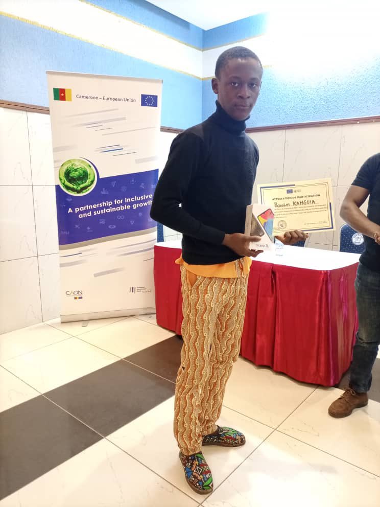 BorrinKamguia's tweet photo. Deux jours de formation avec @UEauCameroun avec le concours de @BloggersCM sur L’ÉCRITURE WEB.
Très heureux au sortir de ces ateliers. D’ailleurs tous les participants ont bénéficié d’un smartphone de 64 GB de mémoire et 4GB de RAM.
@UEauCameroun @UnescoYaounde #EUmeetsABC https://t.co/T2DOsHihX8