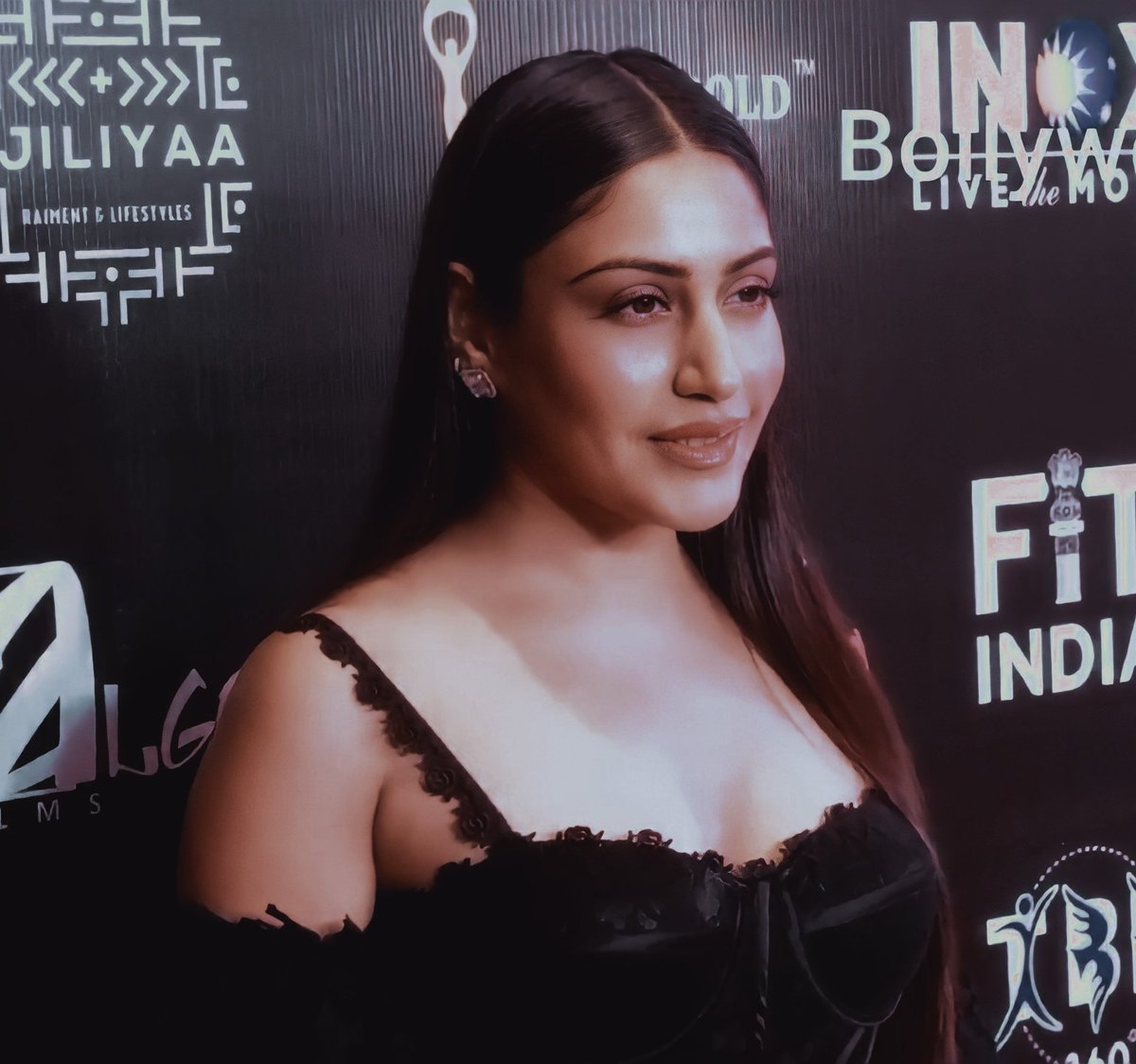 Yaa most popular actress of the year 💃💃💃🧿🧿
#SurbhiChandna
#IconicGoldAwards2021