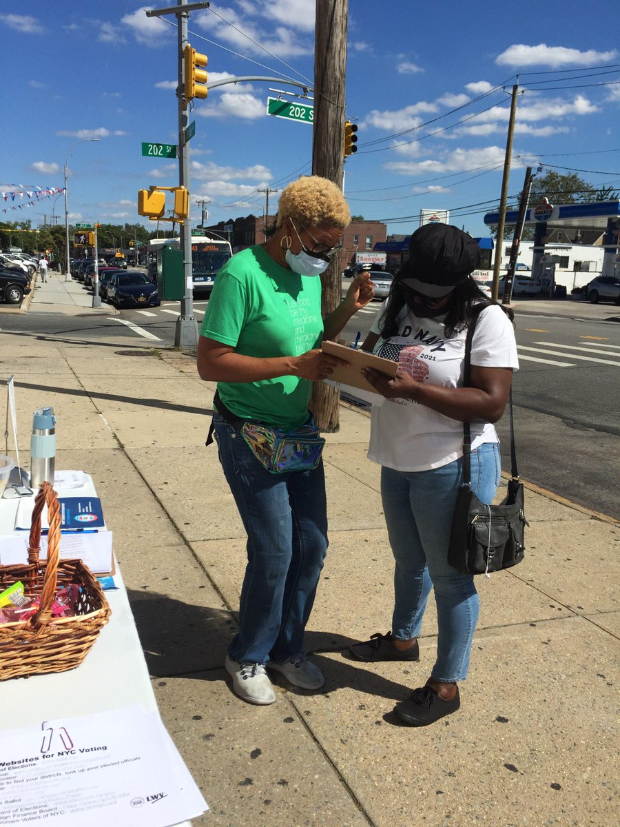 COJ_FH's tweet image. @COJ_FH and @LWVNYC here at @QPLNYC Hollis branch. Lots of foot traffic and talks about getting #VoteReady and the 5 ballot proposals.