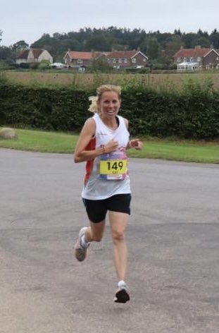 Meet Cat - wearing no.149 but came in as no.9 finisher this morning in the #WindsorWomens10k in 45:03 Congratulations on a great run!