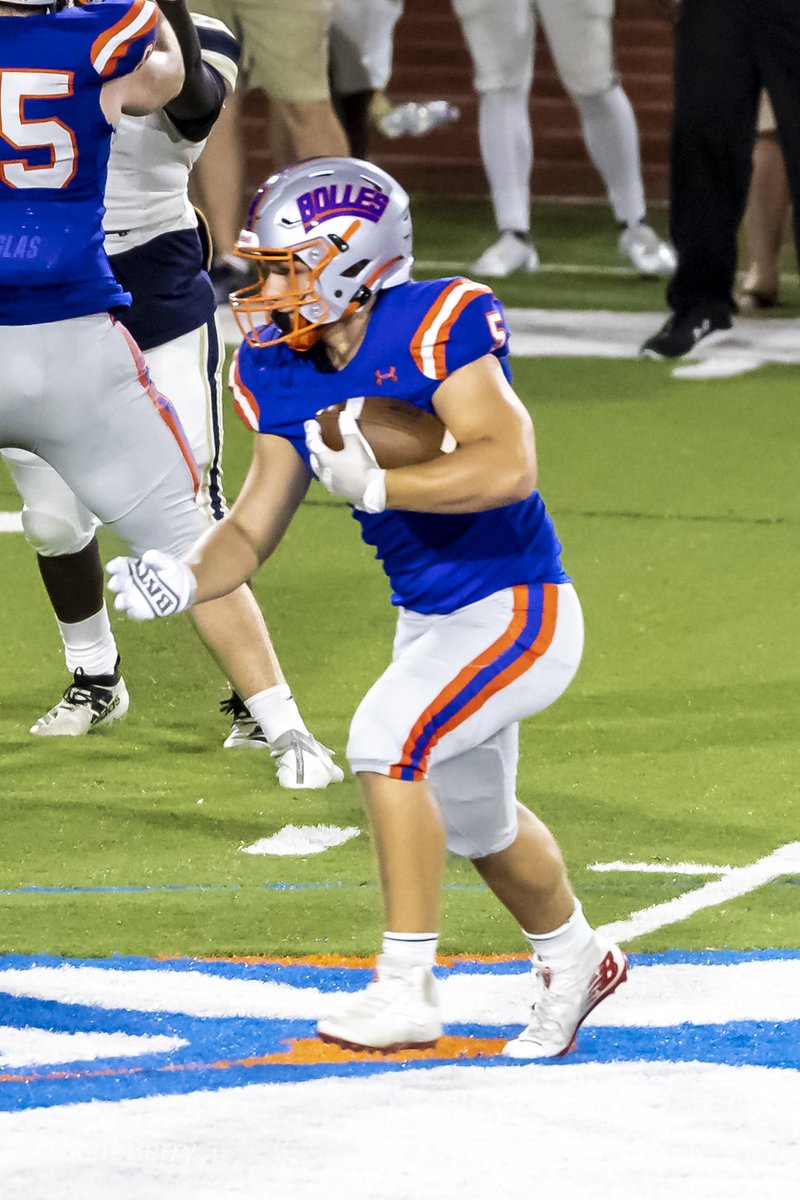 kentberry85's tweet photo. ⁦@myles_johnson5⁩ had 84 yards on 8 carries last night. And, yes, he can block too. ⁦@Bolles_Football⁩ https://t.co/5n9lDGpAzI