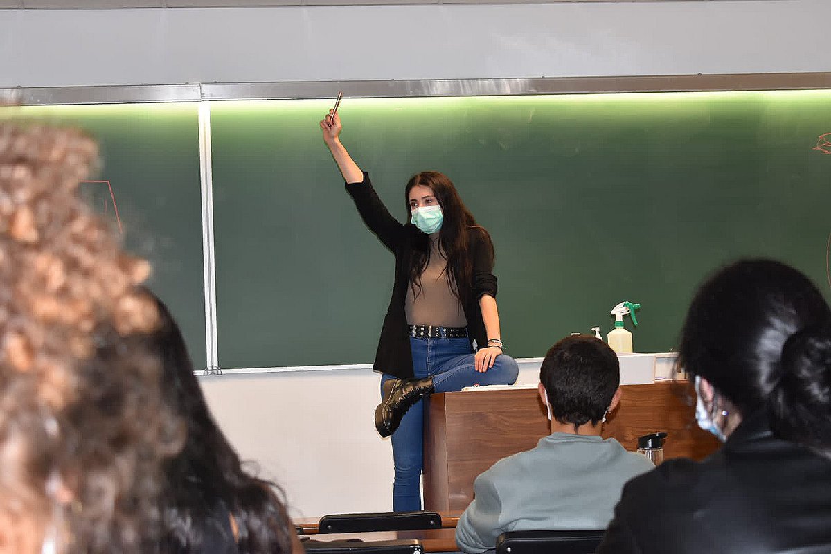 SomosEqUES's tweet photo. Este jueves ofrecimos la primera formación interna de prevención de consumo de drogas💉💊. Súper felices de ver tantas nuevas caras! Ya somos más de 200 voluntarios 🤗 https://t.co/oHvnhO6tal