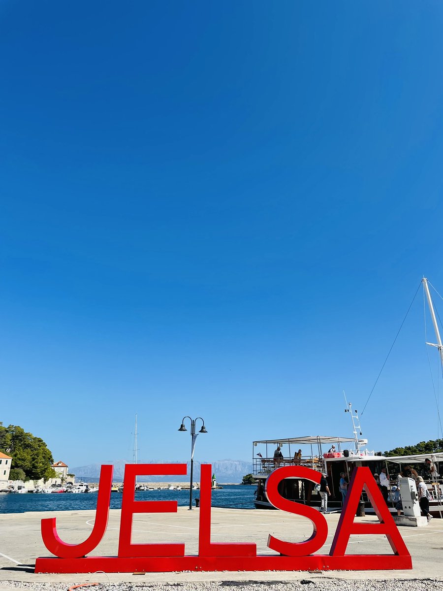 globetwitteuse's tweet photo. Hvar / balade dans le joli port de Jelsa. #Croatie #Hvat #Jelsa https://t.co/qwbLTjKO8Z