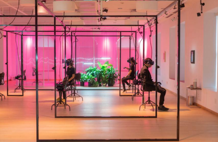 MiketeeveeVR's tweet photo. WHAT'S GOING ON // Venice's 2021 #VirtualReality Showcase points to how fast the #VR industry is expanding! See how this #virtual world explosion is influencing progress amongst creatives! https://t.co/1lZy2RMaGQ https://t.co/SbI2V051Ge