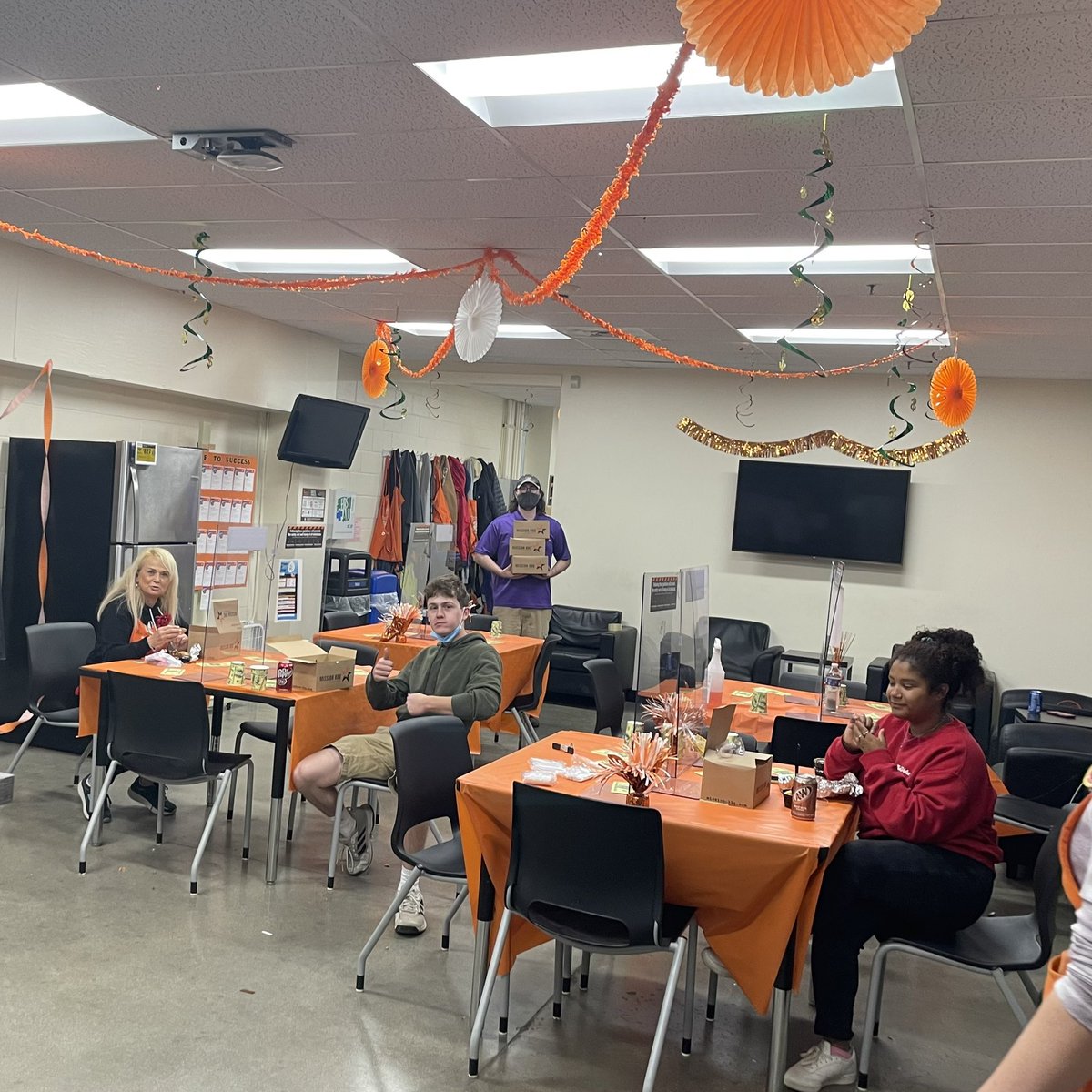 Our associates continuing to celebrate on day two of success sharing weekend! Feels great to celebrate everyone’s hard work!! @JasonHatkowski @medjajo @BrandonReinoehl @bobsaniga @kathyraglin840 @Mdross66 @JoanCarlton3