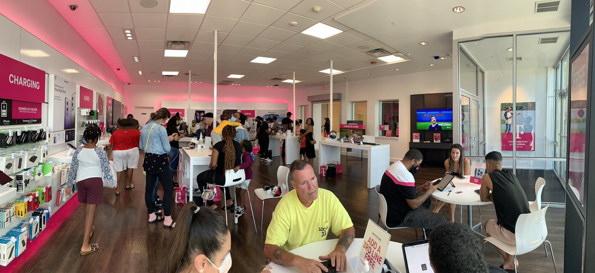 #CustomerLoyalty is bumpin in #WestgateMall #NERULES &amp; BostonSouth is SprintingForward <a href="/RealDBreeze/">D Brown</a> <a href="/NELoyaltyTeam/">New England Guardians</a>