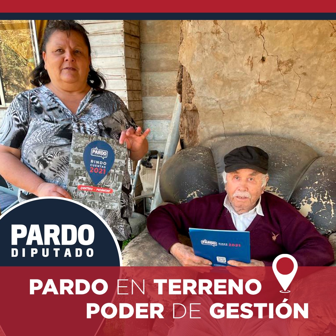 LuisPardoS's tweet photo. Las familias de Pucalán, en la comuna de Puchuncaví, leyendo nuestro rindo cuentas con las gestiones más importantes que llevamos a cabo durante los últimos 4 años. #PoderDeGestion https://t.co/JJs6z3wNWQ