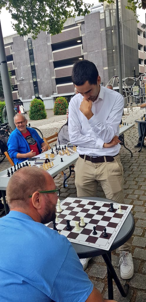 TroposChess's tweet photo. Covering an #UrbanChess event in #TheHague .Nice to see the work of @jmedinamolina is really appreciated by people that keep themselves concentrated for 2-3 hours.
The social impact of such kind of events is ...tremendous! https://t.co/MaVHKdWOHJ