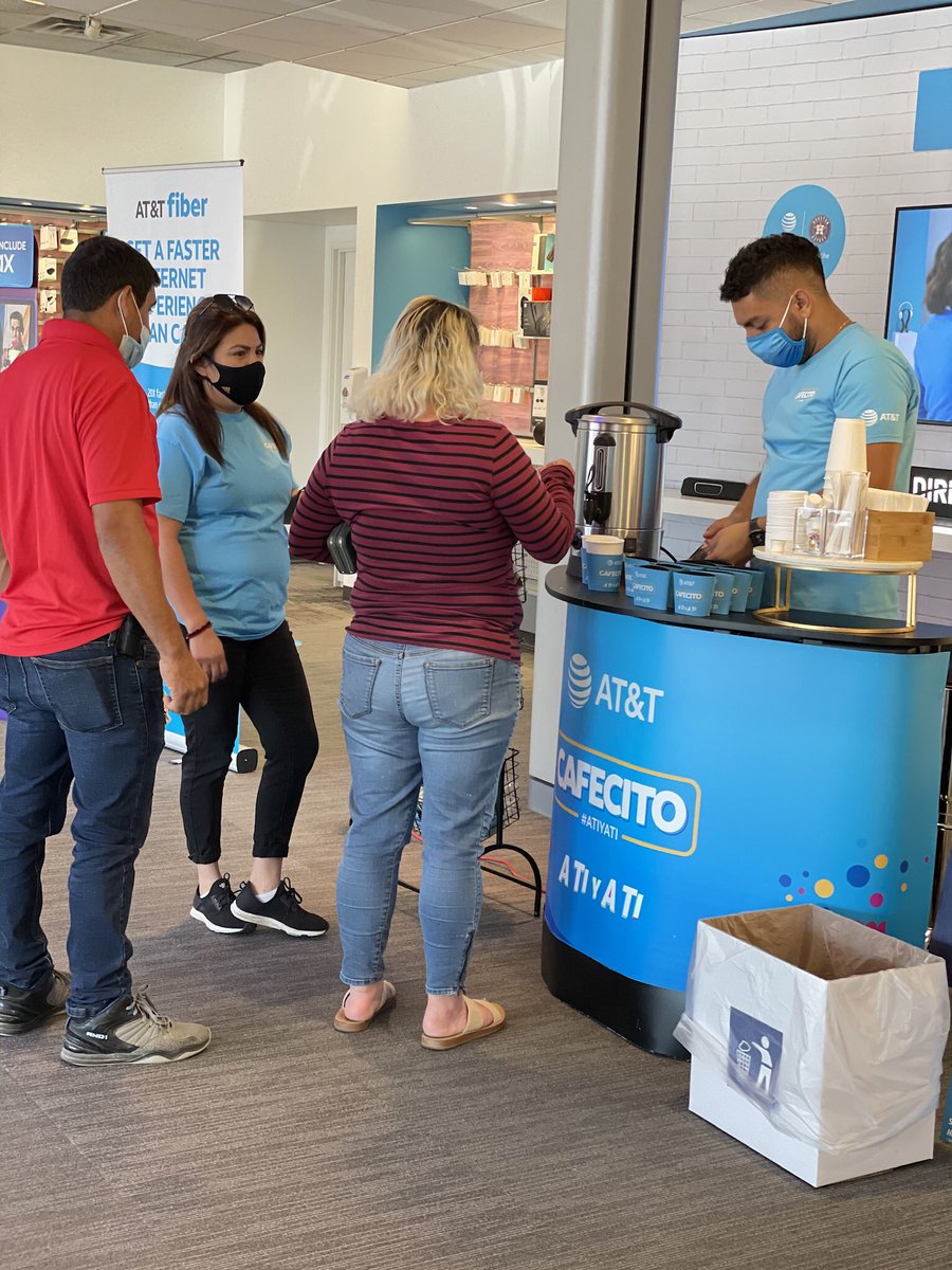 holland_marci's tweet photo. We had a great day around STX, kicking off the weekend with 🍎13 and the Best Deals for Everyone! #stxspeaks #rockets #WeAreSTX #betterthanyesterday #iconiclaunch #iphone13 @LuisSilva_STX @JeremiahSchmit5 @BlackAsIce4 @jessermontez @Edith_Acevedo06 https://t.co/kgfzGDJFXy