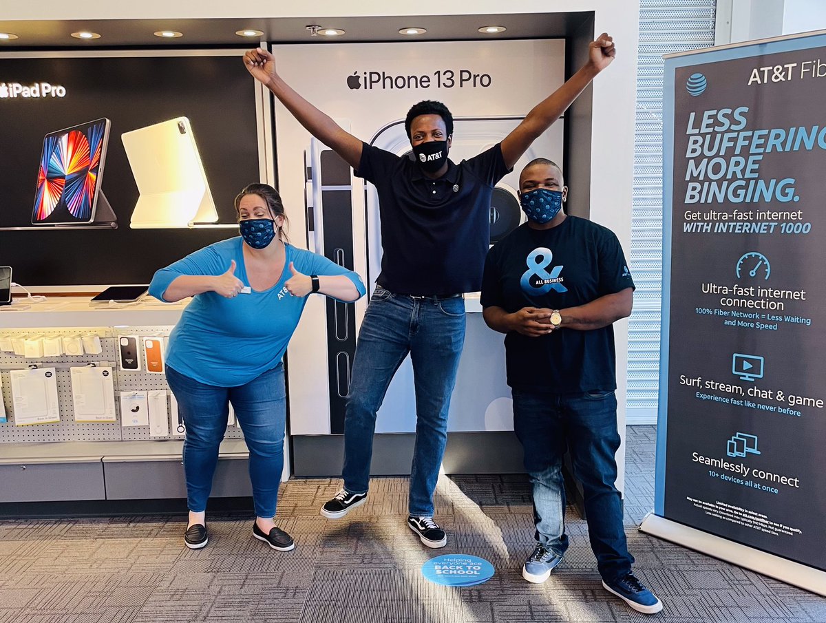 holland_marci's tweet photo. We had a great day around STX, kicking off the weekend with 🍎13 and the Best Deals for Everyone! #stxspeaks #rockets #WeAreSTX #betterthanyesterday #iconiclaunch #iphone13 @LuisSilva_STX @JeremiahSchmit5 @BlackAsIce4 @jessermontez @Edith_Acevedo06 https://t.co/kgfzGDJFXy