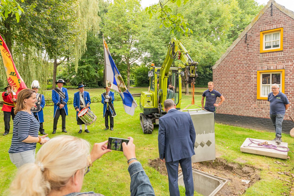 Expositie 100 jaar Veldhoven geopend! dlvr.it/S8Khzq