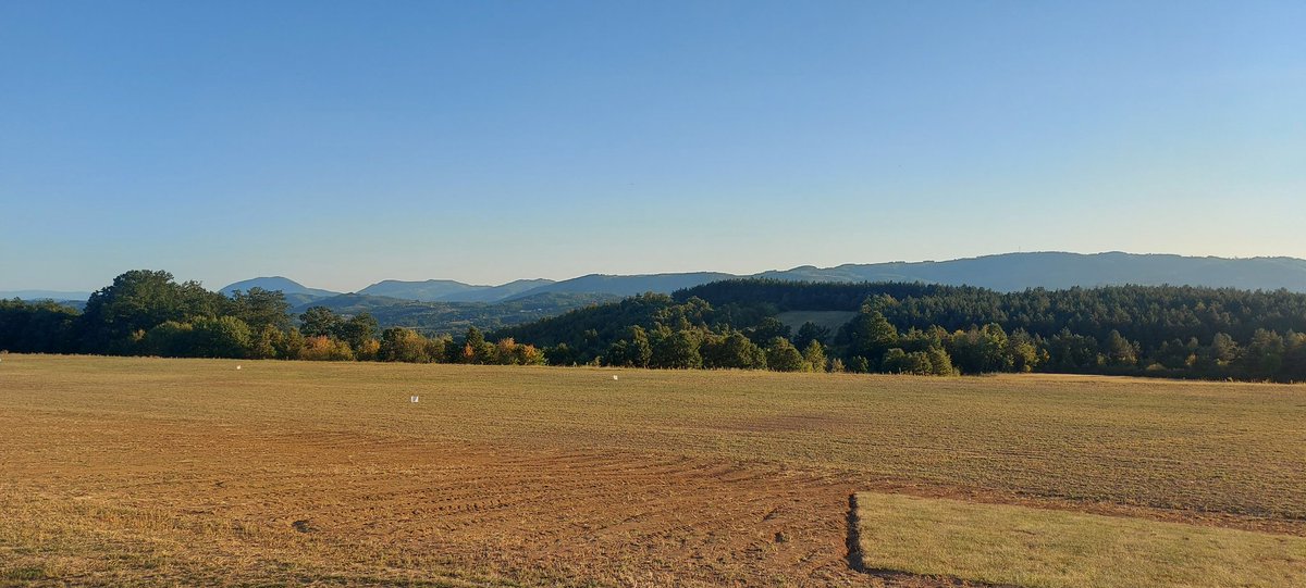 JelenaMKandic's tweet photo. Your Excellencies @usambserbia @usambserbia cc @osssociety & @US_Stratcom cc @US_SOCEUR,
Family of #DragoljubKandić who's both sons were #JVuO coming from small village #Vrčani situated on mt. #Orovica.🌄
#HalyardMission #VazdušniMost #GalovićaStripe #MemorialComplex #Pranjani https://t.co/TPDxH6RvcG