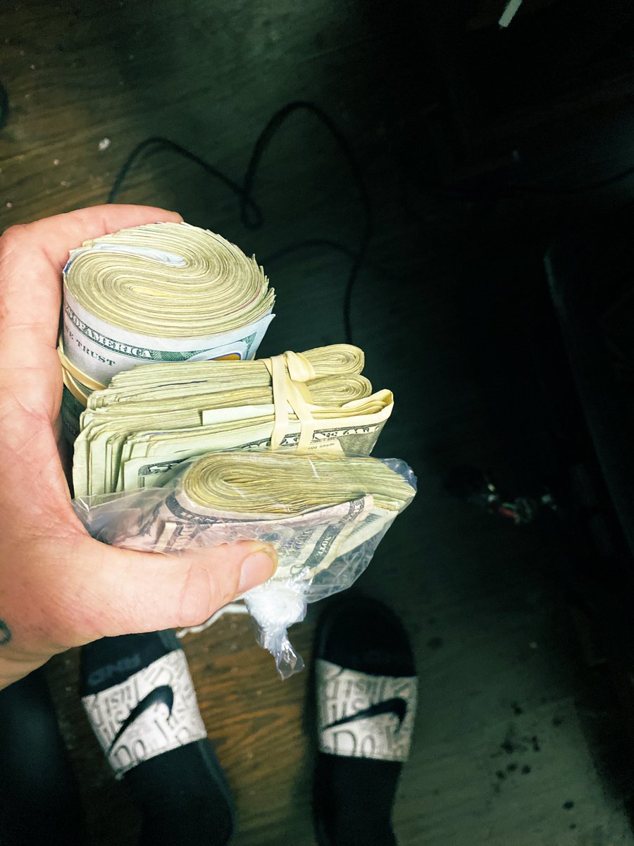 Streamerkilla's tweet photo. $5 to whoever guess how much this is and $5 to a random retweeter. Must follow to get paid tho bruh bruh. GL!!! https://t.co/CGvn1I4Ozs