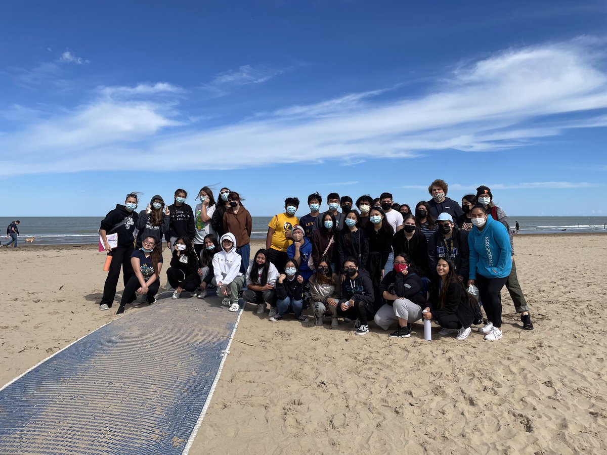 ksobieski212's tweet photo. Our 1st service project of the school year in the books! Beautified the @MonDogBeach to make it safe for all to enjoy! @Zapata__Melissa #leydenpride https://t.co/QSTd6Tm1rx