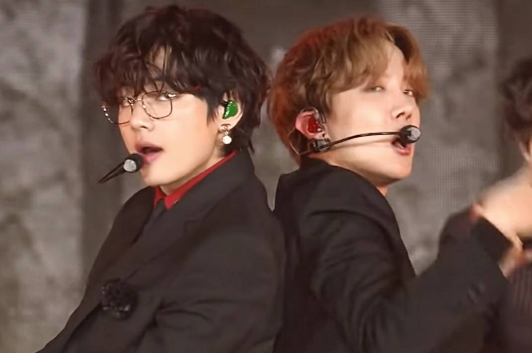 taesmug's tweet photo. Vhope needs to be stopped https://t.co/TkygbqIjfi