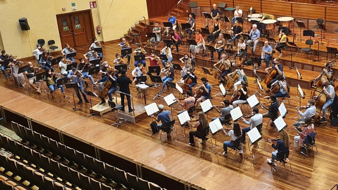 Después del ensayo general tenemos ya todo preparado para empezar desde este lunes la Temporada con un maratón musical, el BRAHMS FEST.👏👏👏 ¡🎫Entradas a la venta a partir de 10 euros! 
+Info: labur.eus/mJIjW