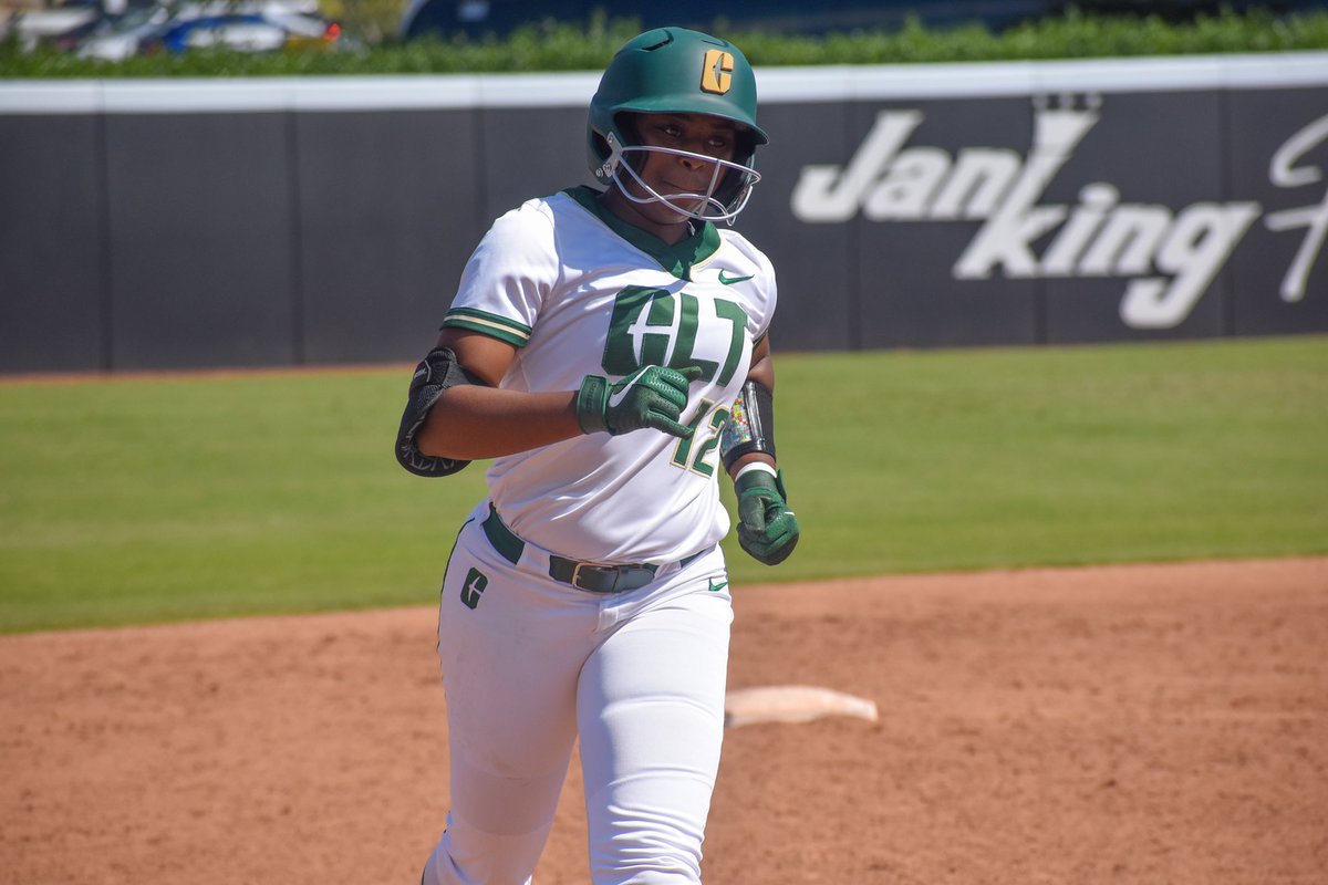 CharlotteSB's tweet photo. TOO FRESH!!

Freshman Mackenzie Marell whacks the second pitch she sees for a solo shot in the eighth!

#GoldStandard⛏ https://t.co/pud5mIFSvt