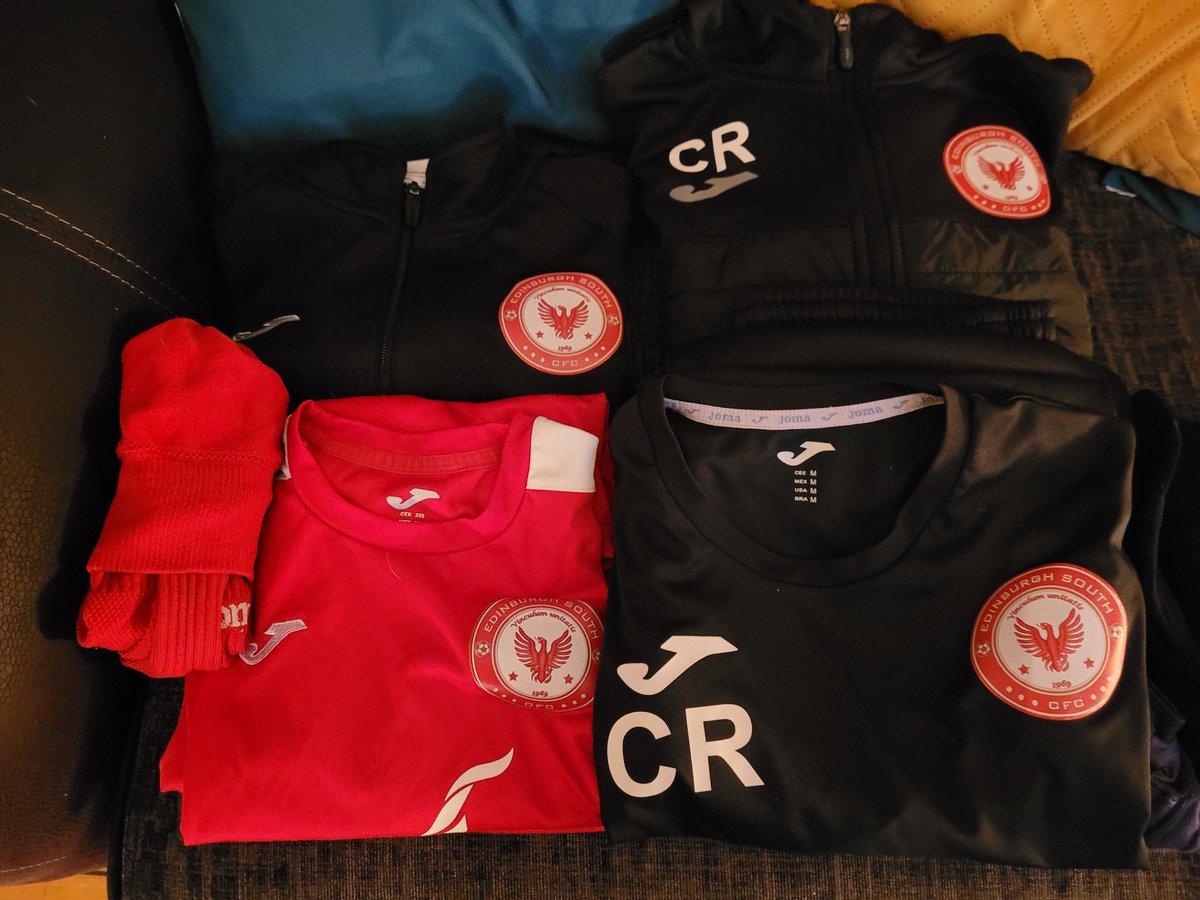 cajroberts18's tweet photo. Some habits never leave you. 2 pairs of boots washed and both kits laid out the night before game day.
Failing to prepare is preparing to fail
#dadanddaughter #coachandplayer
@south_u11 ๐ดโฝ๏ธ๐ด https://t.co/22PPqk2p9T