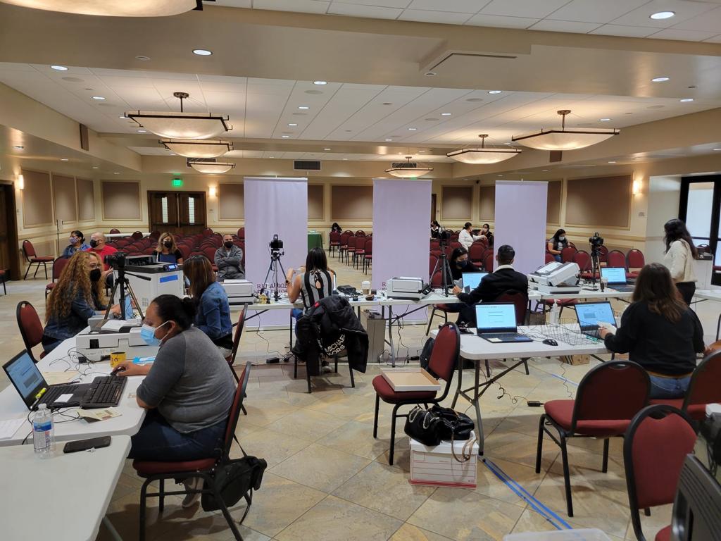 Carlos González Gtez (@carlos_glezgtez) on Twitter photo El equipo de <a href="/ConsulMexSdi/">Consulado General de México en San Diego</a> se trasladó esta mañana a Escondido, California para llevar a cabo una jornada de documentación sabatina en el marco del Programa de #ConsuladoMóvil El equipo de <a href="/ConsulMexSdi/">Consulado General de México en San Diego</a> se trasladó esta mañana a Escondido, California para llevar a cabo una jornada de documentación sabatina en el marco del Programa de #ConsuladoMóvil