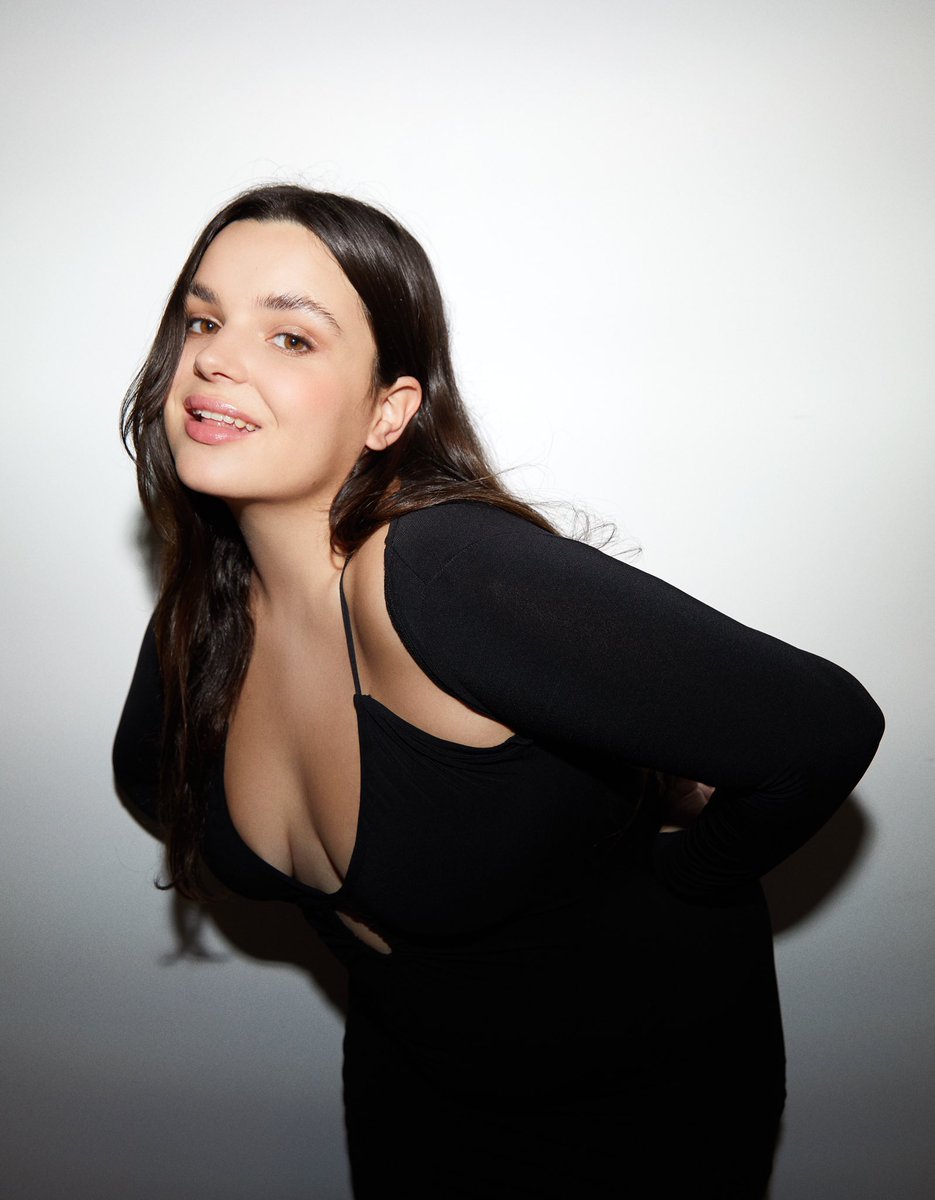 AliGutyy's tweet photo. Es la primera vez que veo un cuerpo como el mío en la web de @Bershka así que simplemente me cuesta creer todavía que la de las fotos en la web sea yo (junto a tantas reinas) + https://t.co/Y307M6tZM3