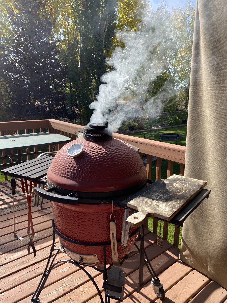 kenwulff2's tweet photo. Good day to roll some coal #kamadojoe#bbqribs https://t.co/B34ZRKw0PW