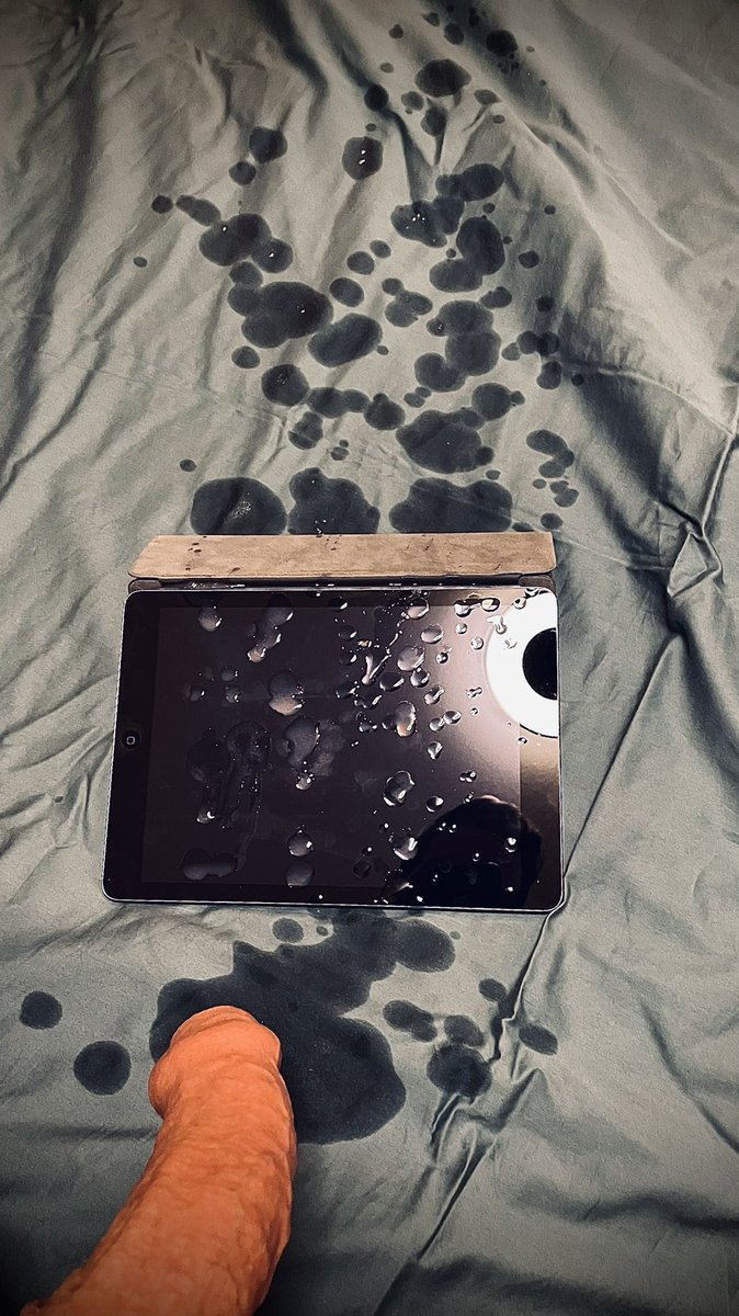 Damn! I shot a huge load watching some hot stuff on my iPad… 💦💦💦
And I filmed it! RT if I should also share the video 😏