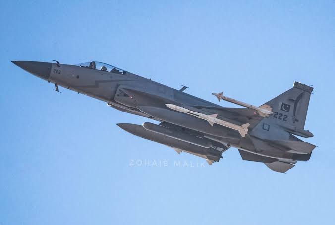 العراق يشتري 12 طائرة من طراز JF-17 Thunder Block III من باكستان. FAJydN0XMAIN29U?format=jpg&name=small