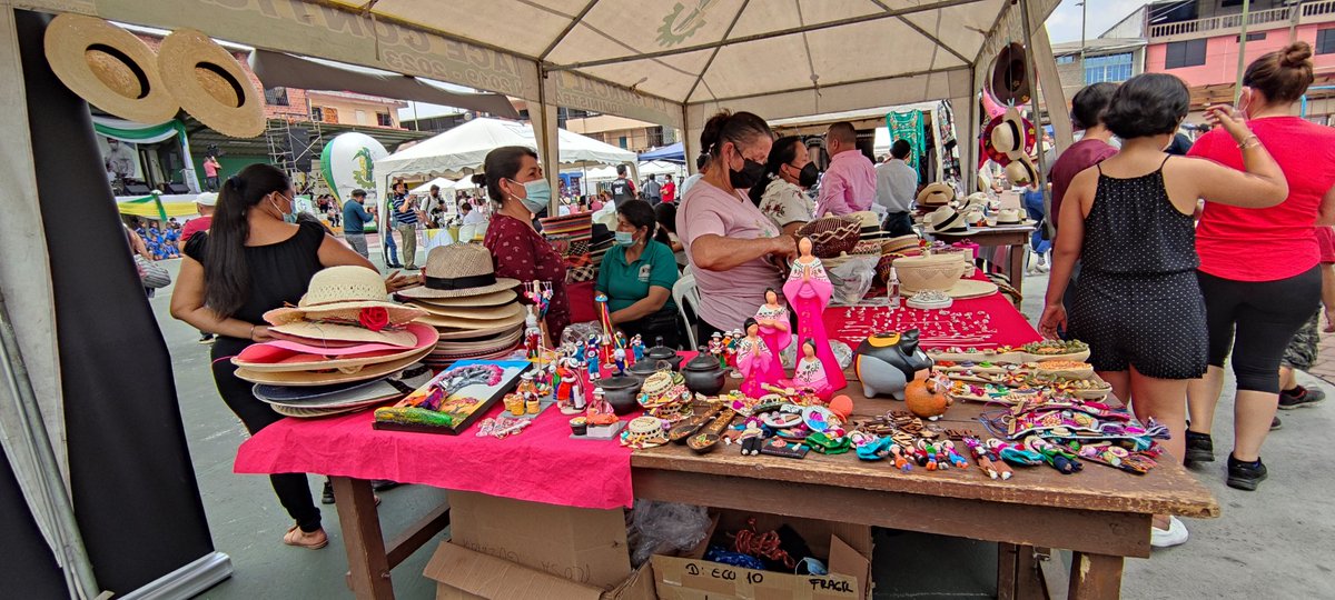 DeifilioAreval1's tweet photo. #Chordeleg presente en la Feria Gastronómica, artesanal y cultural en la #Troncal 
Los municipios somos pueblo y la reactivación económica es nuestro compromiso.
@AlcivarRomulo
@GAD_La_Troncal https://t.co/5jgkuDFxqM