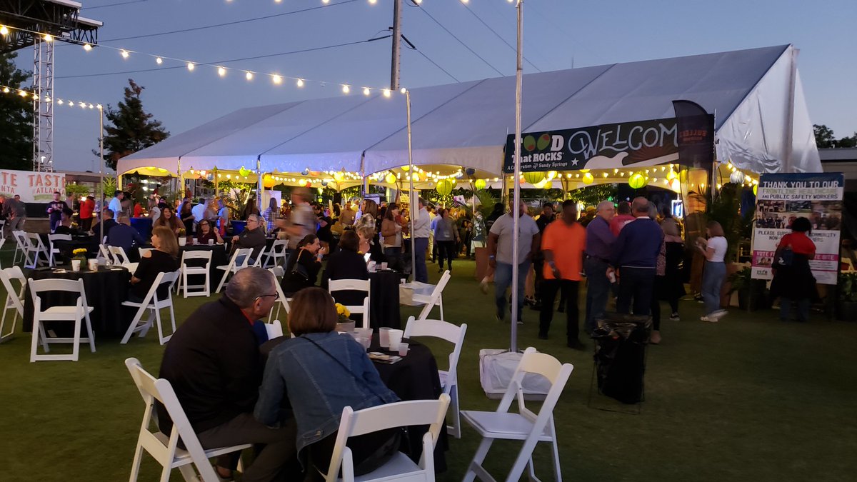 PaulFromFox5's tweet photo. Great night supporting Sandy Springs and local restaurants at #FoodThatRocks! @SandySpringsHT https://t.co/vBItRxyWGo