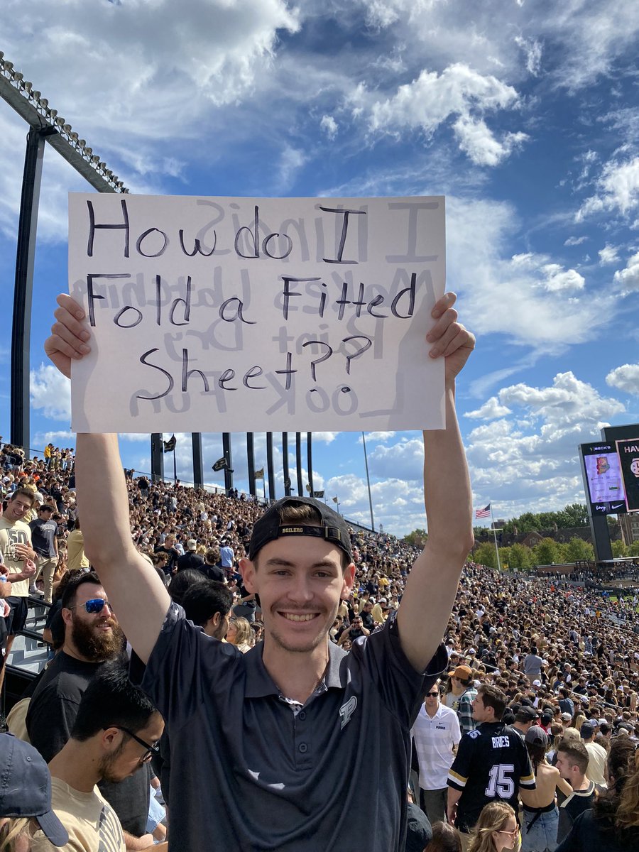 PurdueSignGuy's tweet photo. Watching paint dry > 3 Illinois Field Goals https://t.co/yYDDBCwqrQ
