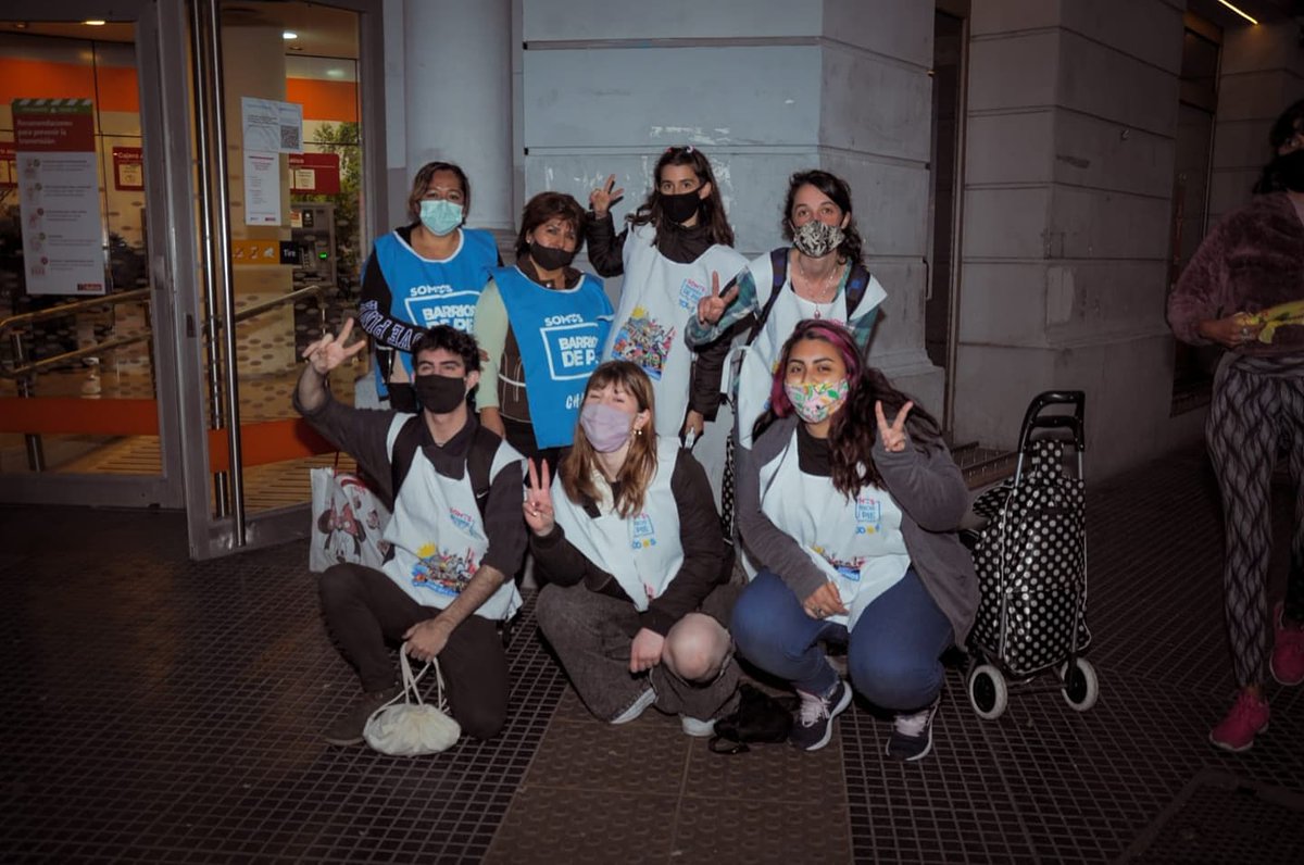 🍴 NOS ORGANIZAMOS CONTRA EL HAMBRE

‼️Anoche, en Lacroze y Forest, cocinamos y servimos guiso para la gente en situación de calle.

📢¡Sumate a las ollas populares en tu barrio!

#Sumate
#SolidaridadEnAcción
#NosOrganizamosContraElHambre