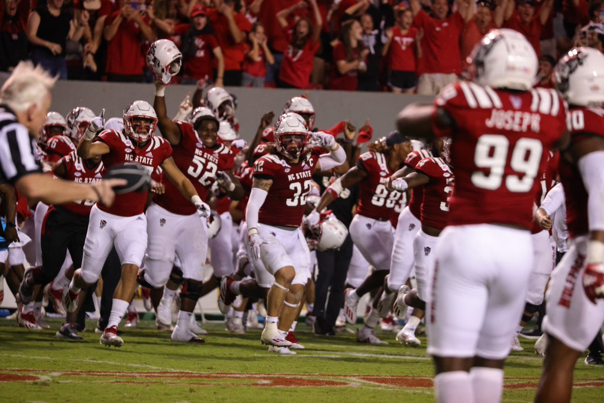 PackFootball's tweet image. 27-21… 🐺🐺🐺🐺

#HTT