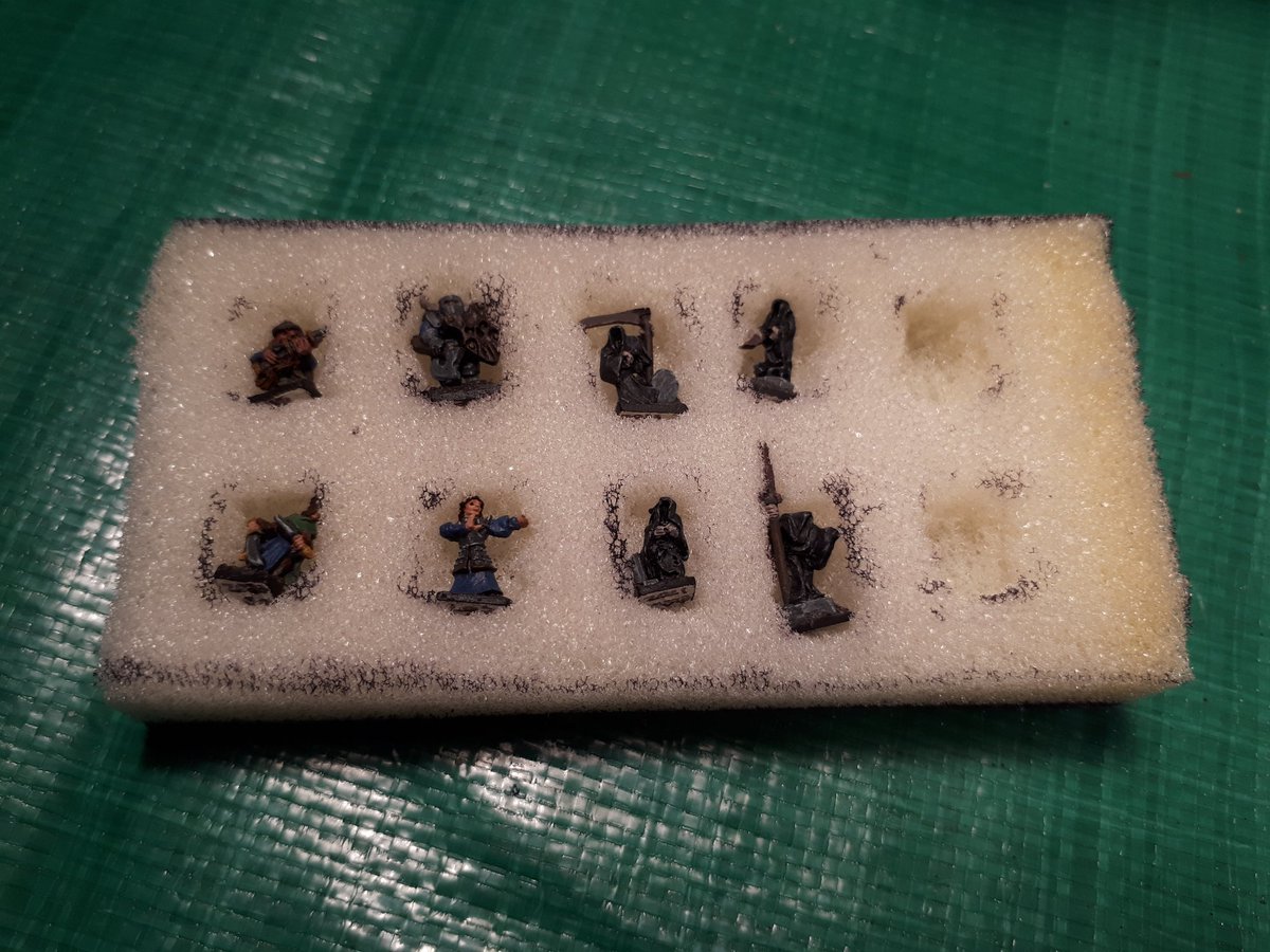 13over13's tweet image. Models need proper storage solutions, and foam trays are the industry standard.

But what if your #miniatures are too small for a normal tray? Just cut one out yourself, of course!

This was made from old packing foam, previously used for waffle cones.

#Wargaming #VentureToken