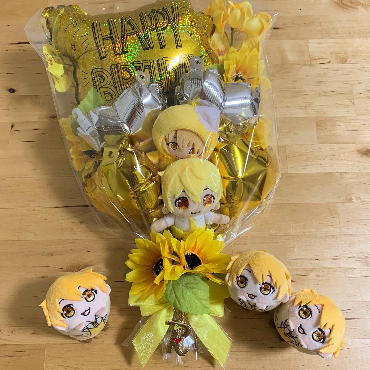 紗香 るぅとくんの誕生日まであと1ヵ月 バルーン花束 バルーンブーケ を作ってみました ぬいぐるみを入れると可愛いです 100均の風船と造花 今回はダイソー で簡単に作れるのでぜひ T Co Rb6neluas8 Twitter