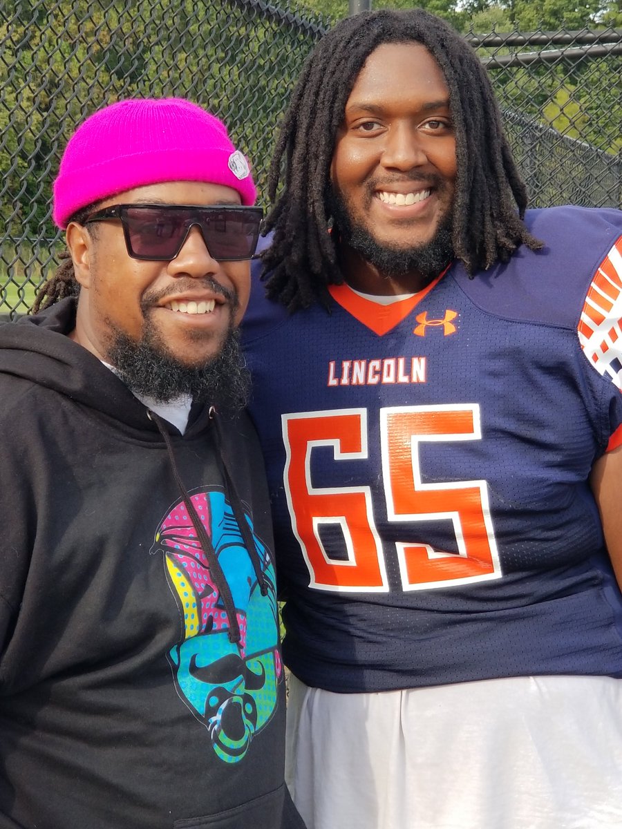 Earin Saunders tweet media