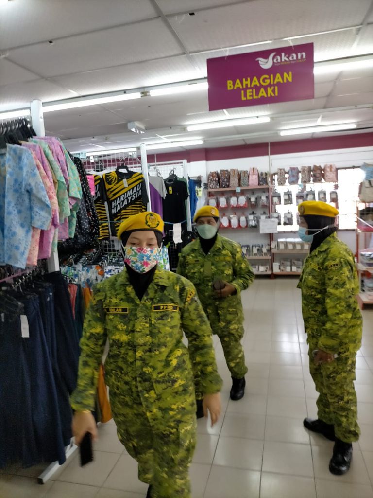 RELAbatupahat's tweet photo. 25 SEPTEMBER 2021 | SABTU,  RONDAAN PKP DAN PEMBUDAYAAN NORMA BAHARU AGEN BASMI COVID 19 

#StayAtHome
#NormalBaharu
#MalaysiaBebasCovid19
#SetiaBerbakti

@yahyakgc @SazaliZin @msrz81 @normanosak @relamalaysia @RELA_Johor @Hasni_Johor https://t.co/VHfQINThid