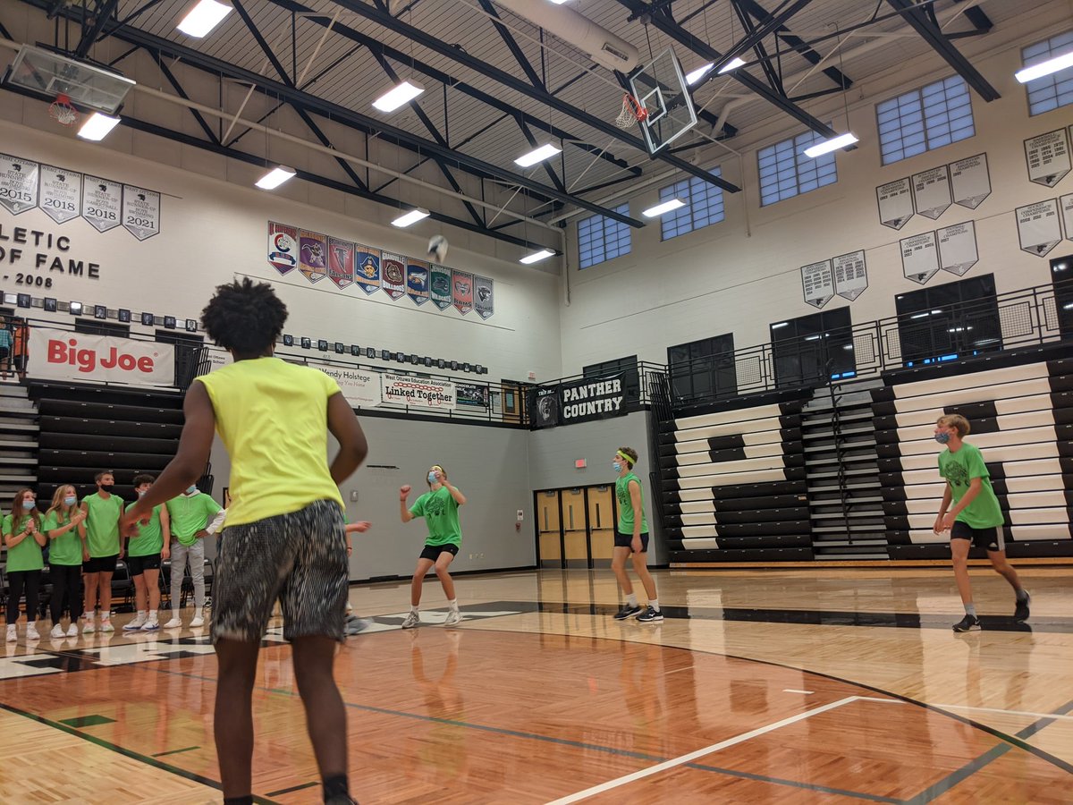 WOclass2024's tweet photo. Sophomores and Seniors Winn the first rounds.  Now on the the next!  #gowo #wohoco21 https://t.co/4i8sxxHa9i