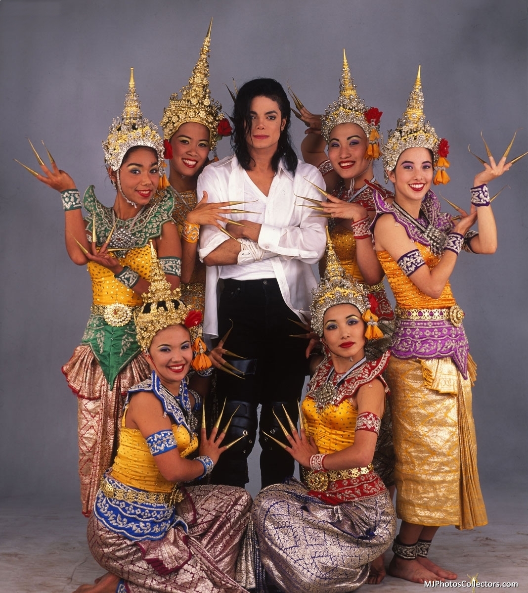 RetroSiam's tweet photo. Thai dancers in Michael Jackson's Black or White 1991 #MichaelJackson #Thailand #RetroSiam https://t.co/SEPz0GJZHX