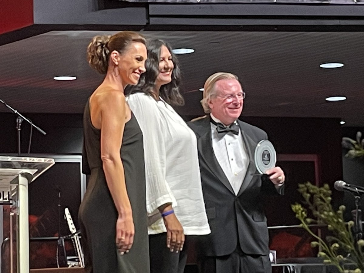 OhioGuidestone's tweet photo. #evolutiongala2021 honors @browns @AustinHooper18 and @AHoopFoundation https://t.co/WJemfj3KLV