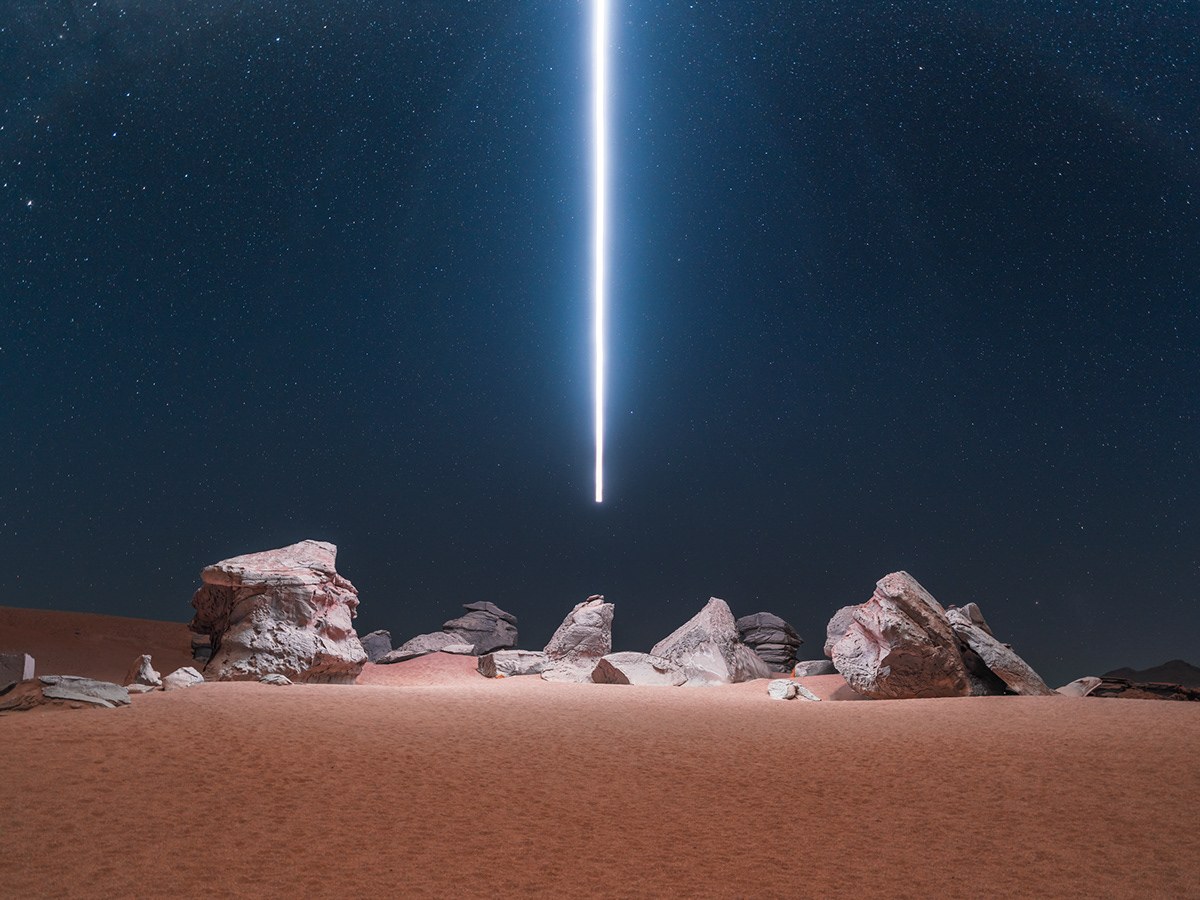 WIRED's tweet photo. Photographer Reuben Wu uses LED-equipped drones to illuminate mysterious shapes in one of the world’s strangest landscapes. The results are incredible: https://t.co/hc3VBPjjFh
📸: Reuben Wu https://t.co/6HtbEoFkRU