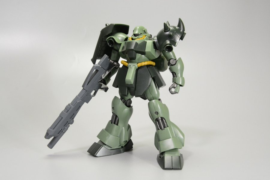 HGとMG、1/144に1/100のパーツを組み合わせ,お手軽成型色活かし HGとMG、1/144に1/100のパーツを組み合わせ,お手軽成型色活かし