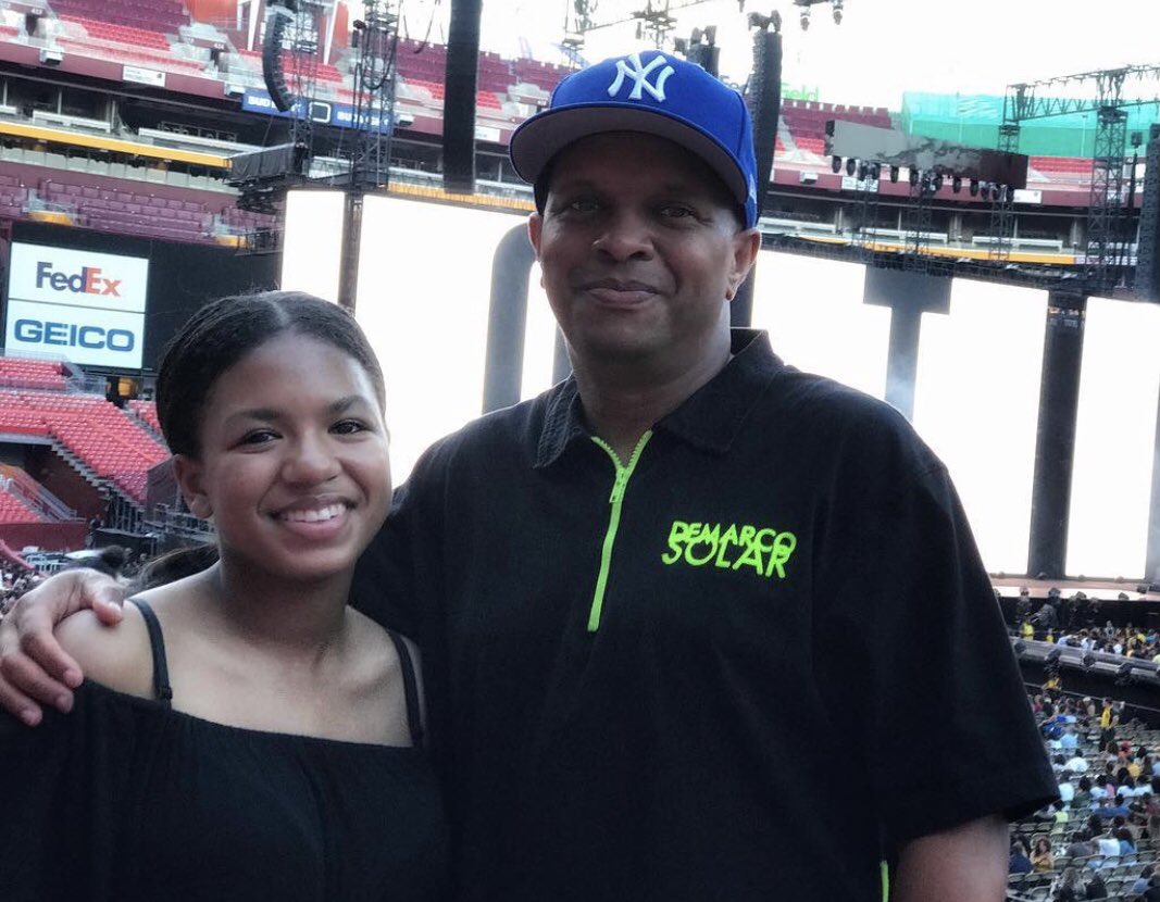 DCSuperSid's tweet image. I just heard it was #NationalDaughtersDay so let me post my pic ❤️ I’m wearing my #DemarcoSolar joint too #RIPBigD 🙏🏾