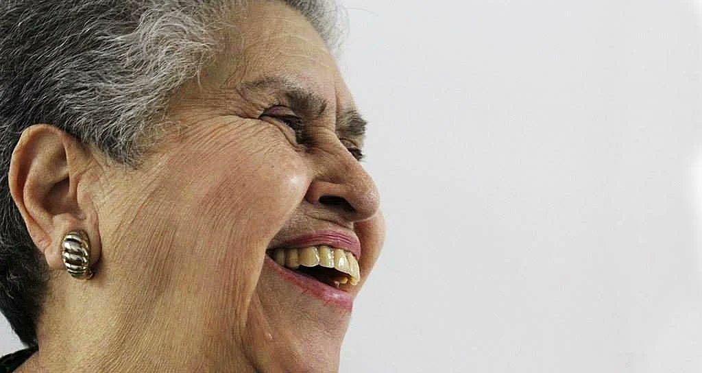 Ioo Ioo
Con dolor indescriptible
Despedimos a María
La maestra imprescindible
Que cantaba la alegría

Gracias infinitas damos
A la artista y la mujer
Que sembró sus enseñanzas
Con su canto por doquier

Paz al alma de tan noble mujer
Abrazos a su hija Pilonera <a href="/cabreragioconda/">Gioconda Cabrera Colón</a>