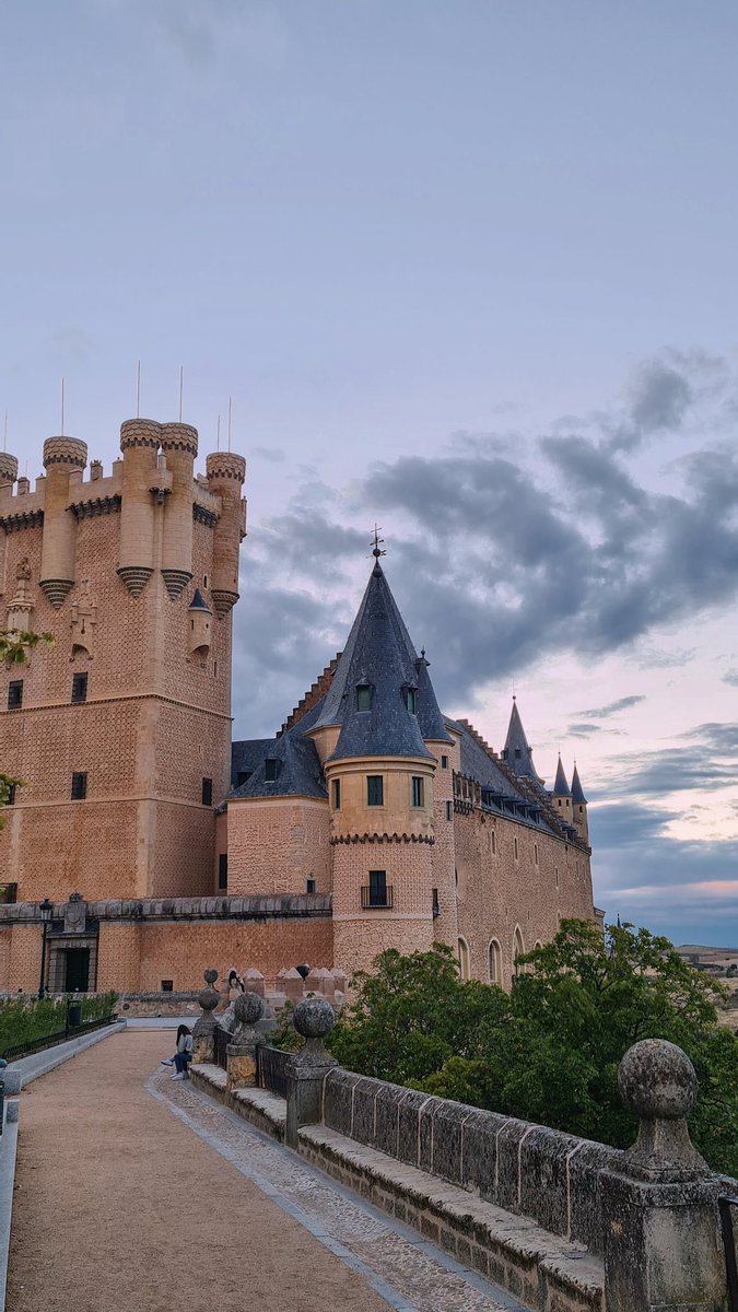 rvbenbc's tweet photo. Qué bonito es segovia 💙 https://t.co/PX8vZAVyDx